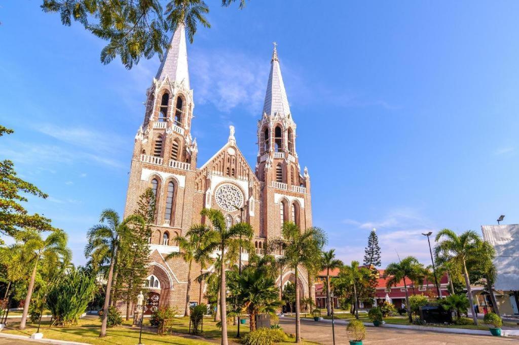 Uptown Hotel Rangoon Eksteriør billede